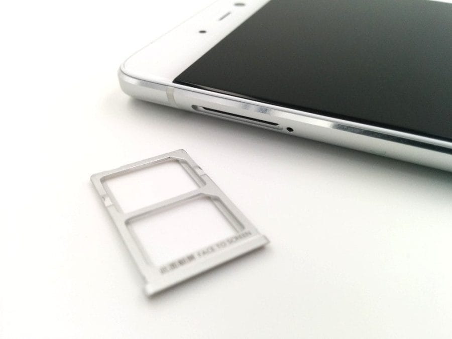 SIM-Tray und SIM-Slot