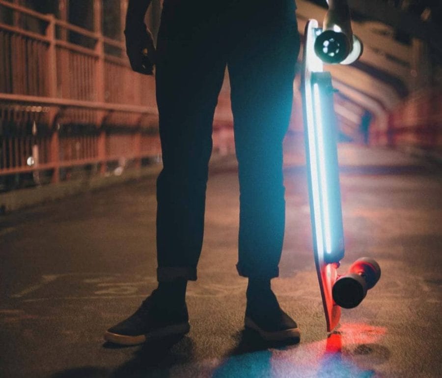 LED-Beleuchtung des ACTON Skateboards