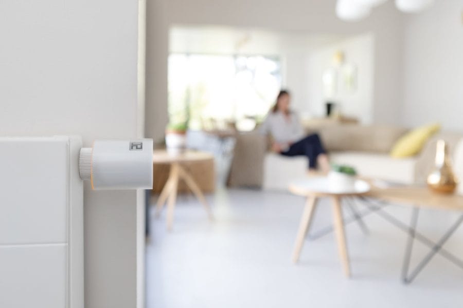 Netatmo Heizkörperthermostat an Heizung angebracht