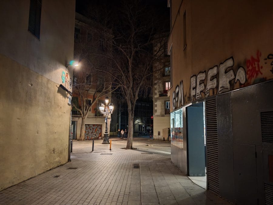 Kamera Testaufnahme Gasse bei Nacht