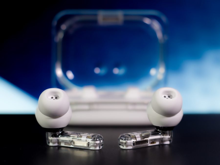 Nothing Ear (a) Earbuds vor Ladecase
