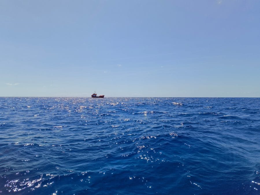 Ein Schiff am Horizont