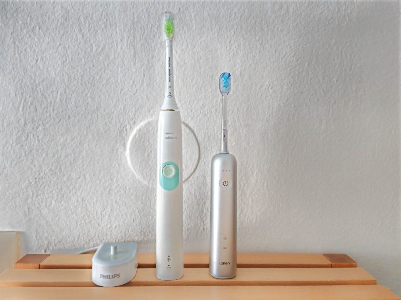 Größenvergleich zwischen Laifen Wave und Philips Sonicare