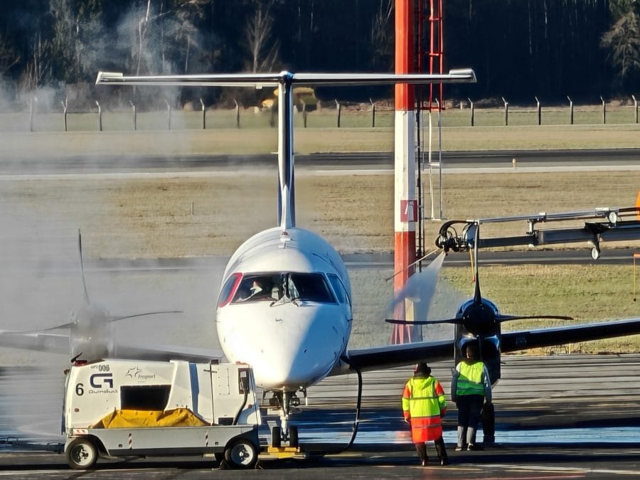 HONOR Magic 7 Pro Testaufnahme - Enteisung Flugzeug