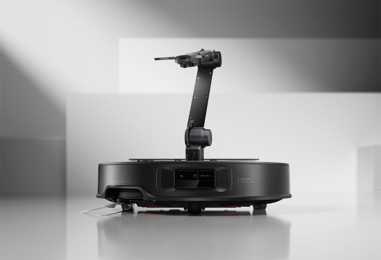 Roborock Saros Z70 mit ausgefahrenem OmniGrip Arm